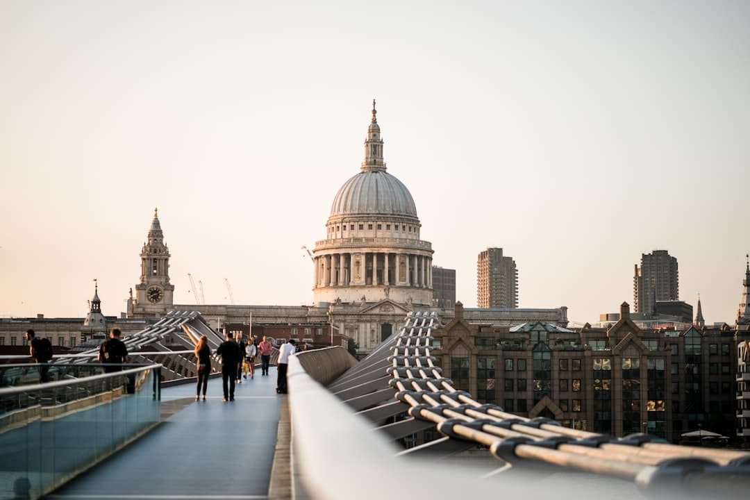 Completing a UK Auction Purchase in 28 Days: What Lenders Need From Day One
