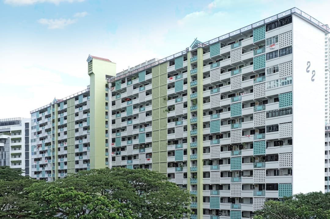 Bridge Loan Singapore for Foreigners: When the Bank Discounts Your Overseas Income