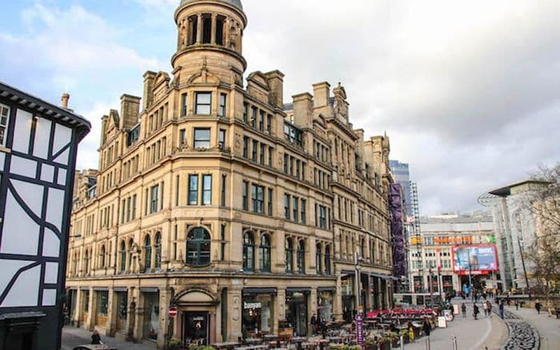 HNWI from UAE Purchases Large Commercial Building at Discount