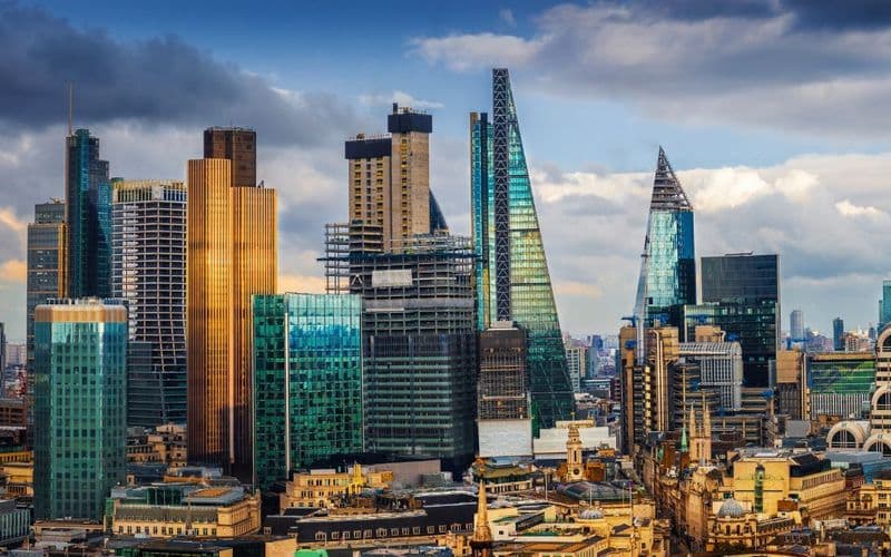 Strategically Navigating Market Uncertainty: When to opt for Bridge Loans in the UK