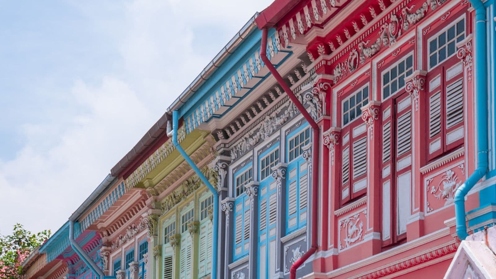 Rolled-up vs serviced interest: what each structure costs a bridging borrower