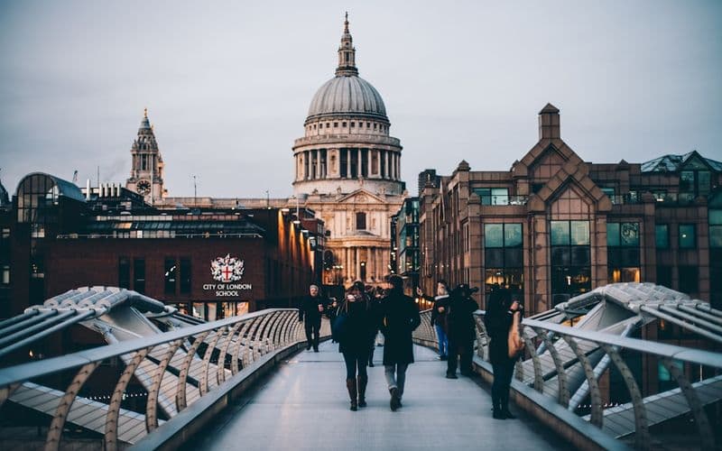 How SPVs, trusts and offshore companies should choose a UK bridging lender