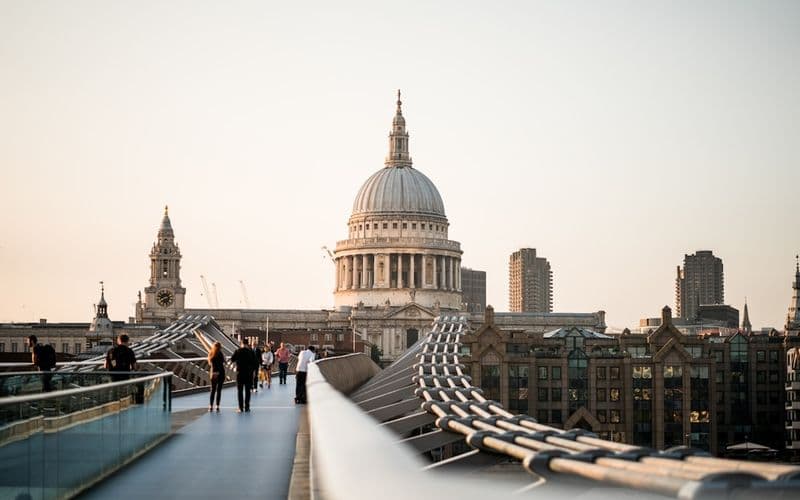 Completing a UK Auction Purchase in 28 Days: What Lenders Need From Day One